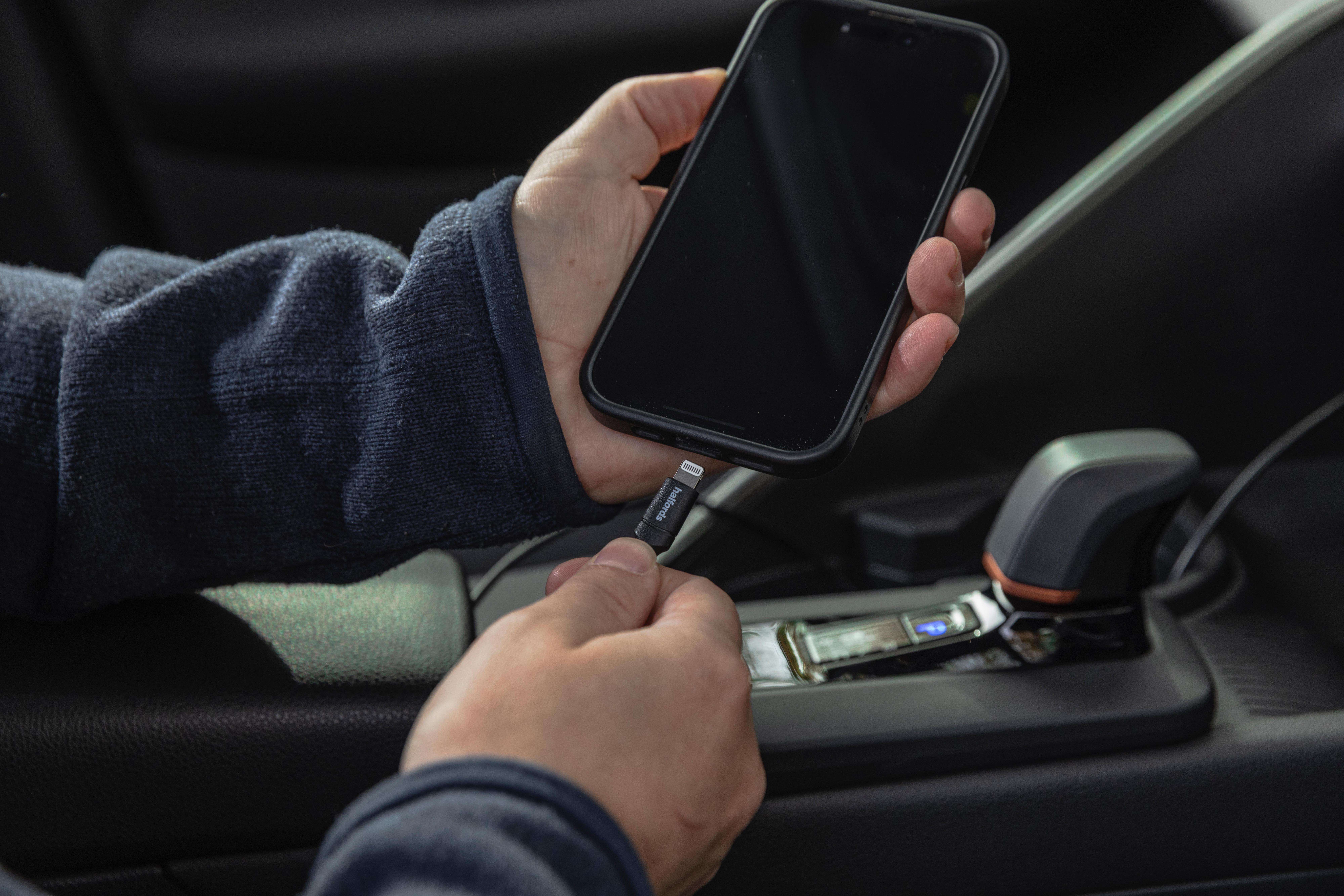 Halfords USB-C to Lightning Cable 90cm Black