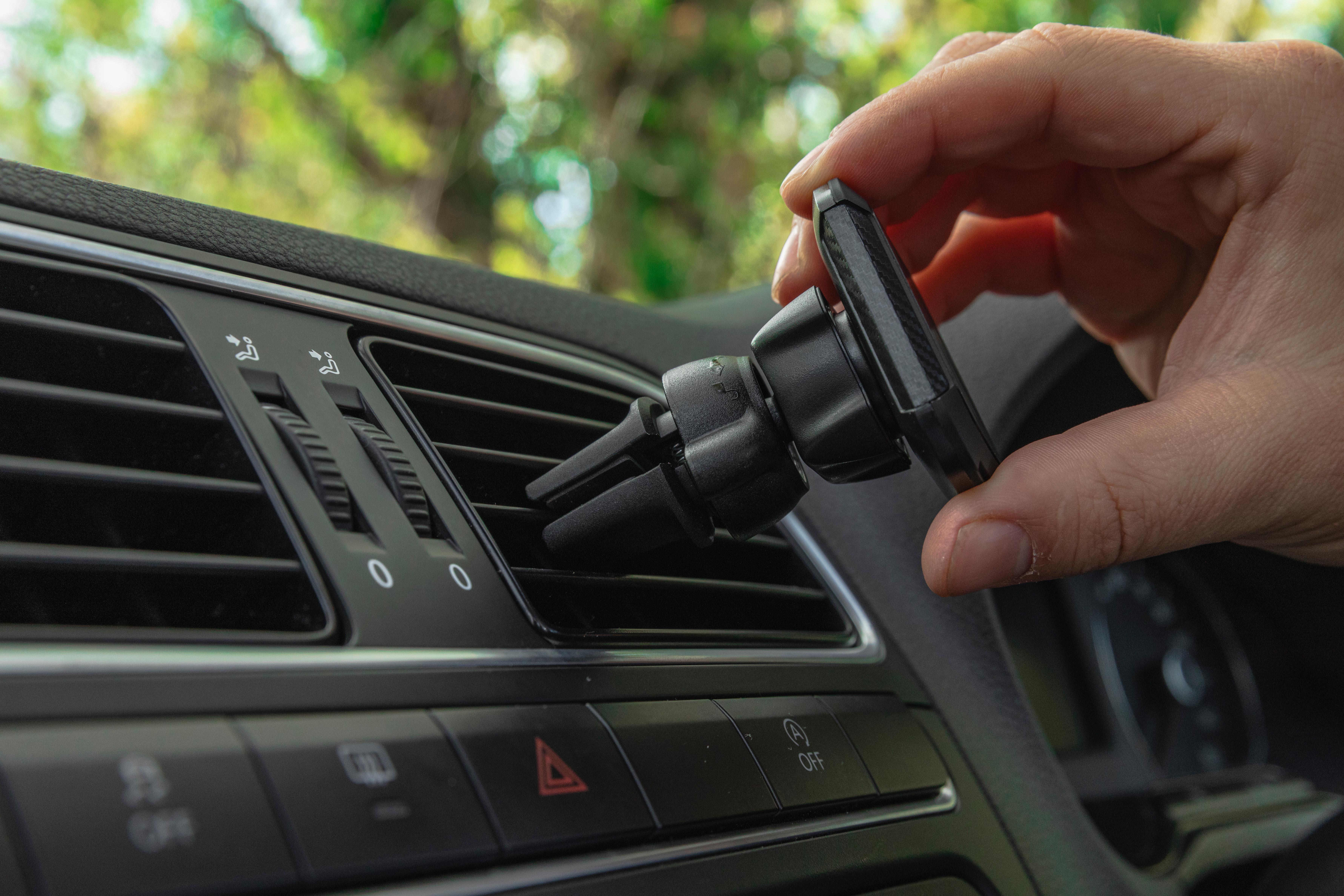 Halfords Advanced Magnetic Vent Phone Holder