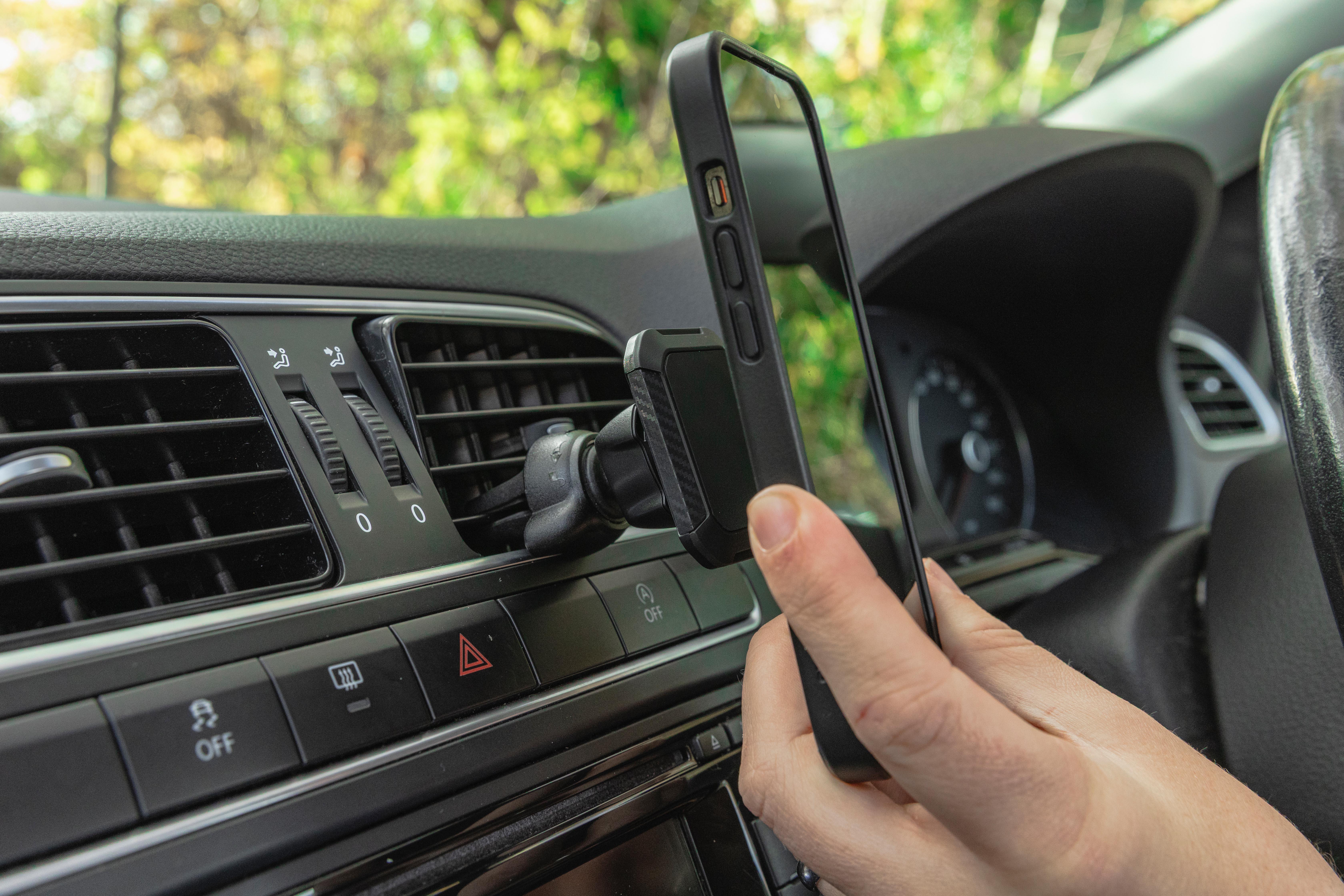 Halfords Advanced Magnetic Vent Phone Holder