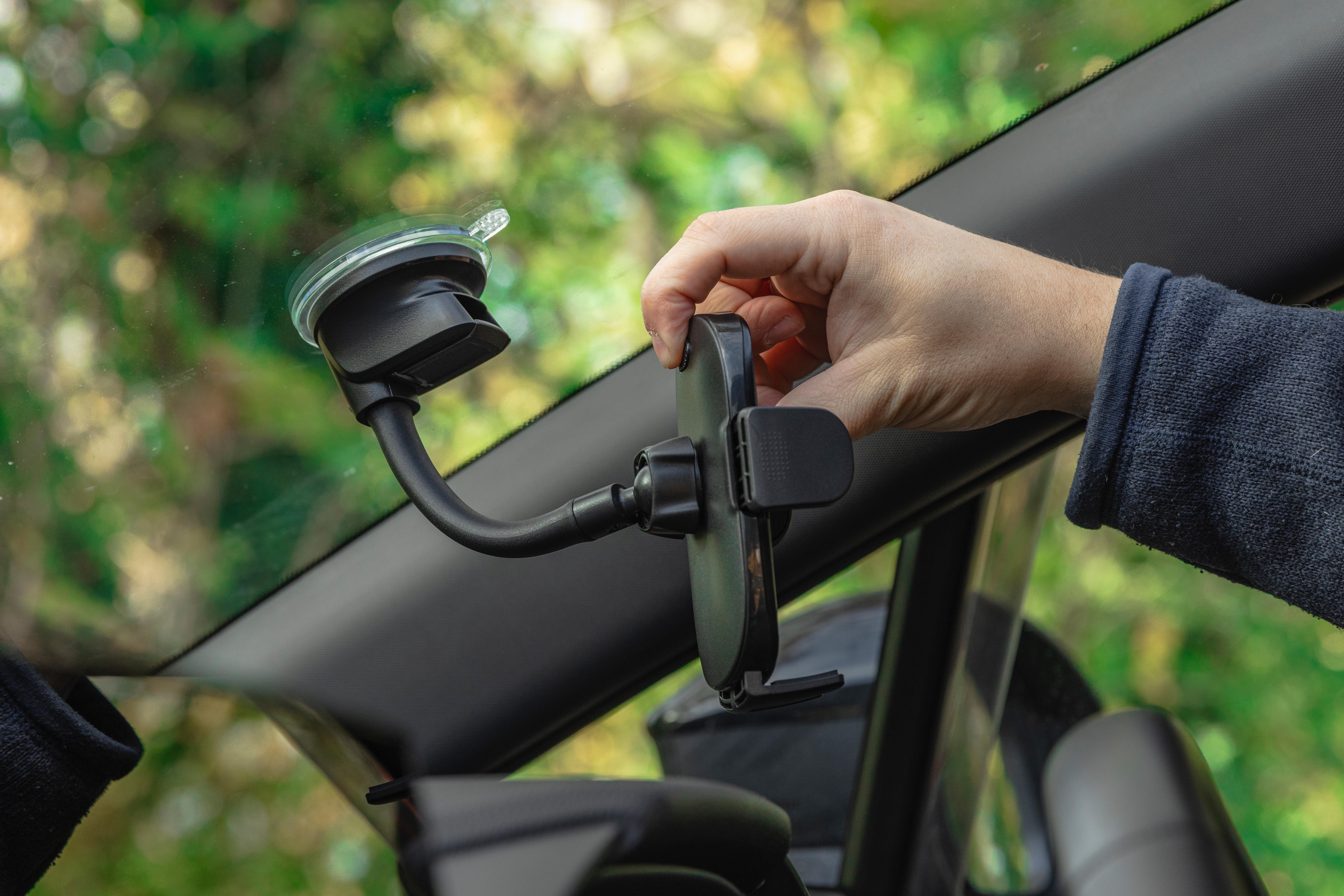 Halfords Core Windscreen and Dash Phone Holder
