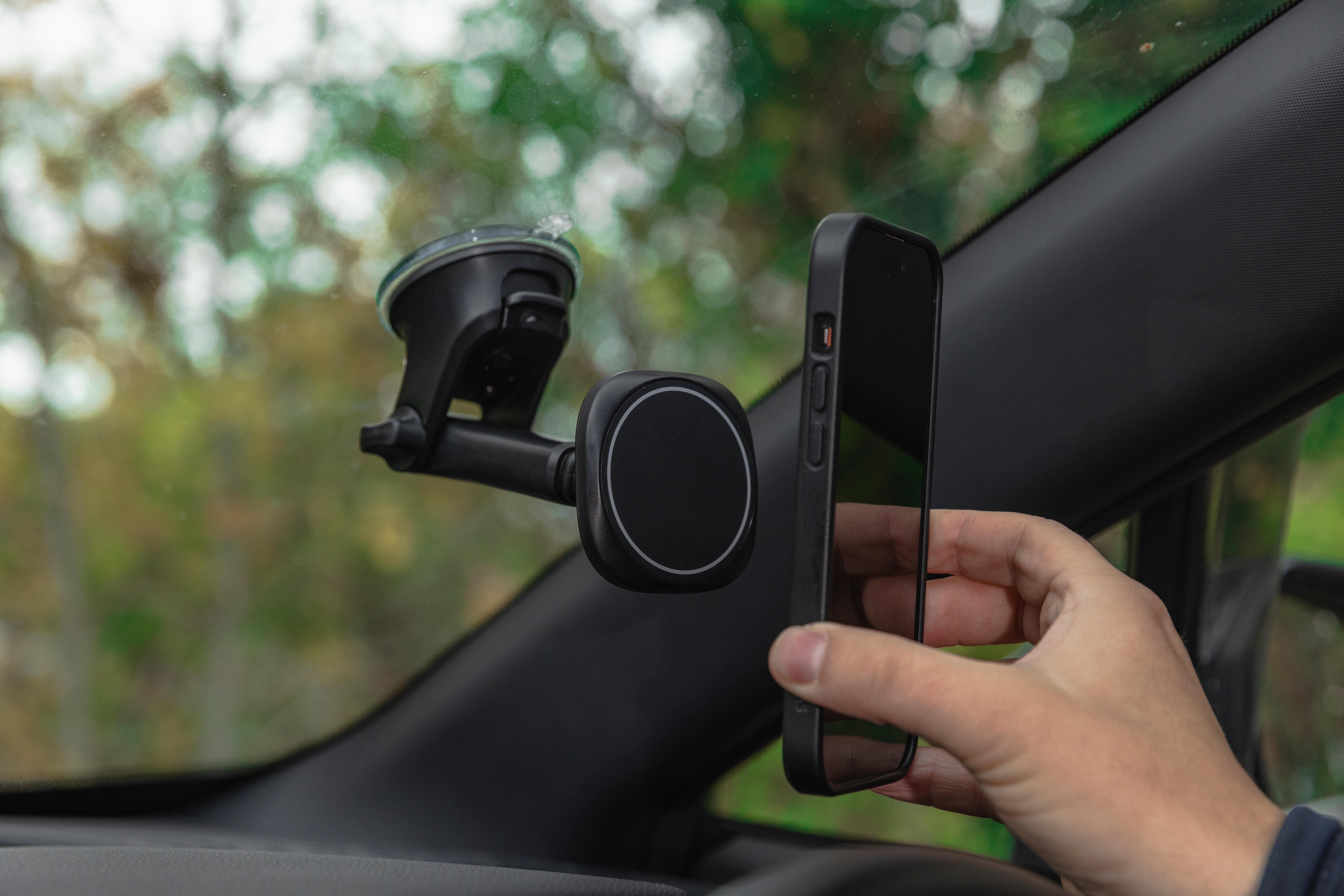 Halfords Advanced Magnetic Windscreen and Dash Phone Holder
