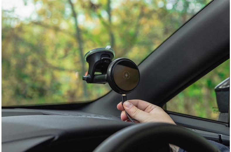 Halfords Advanced Wireless Windscreen and Dash Phone Holder Halfords Advanced Wireless Windscreen and Dash Phone Holder