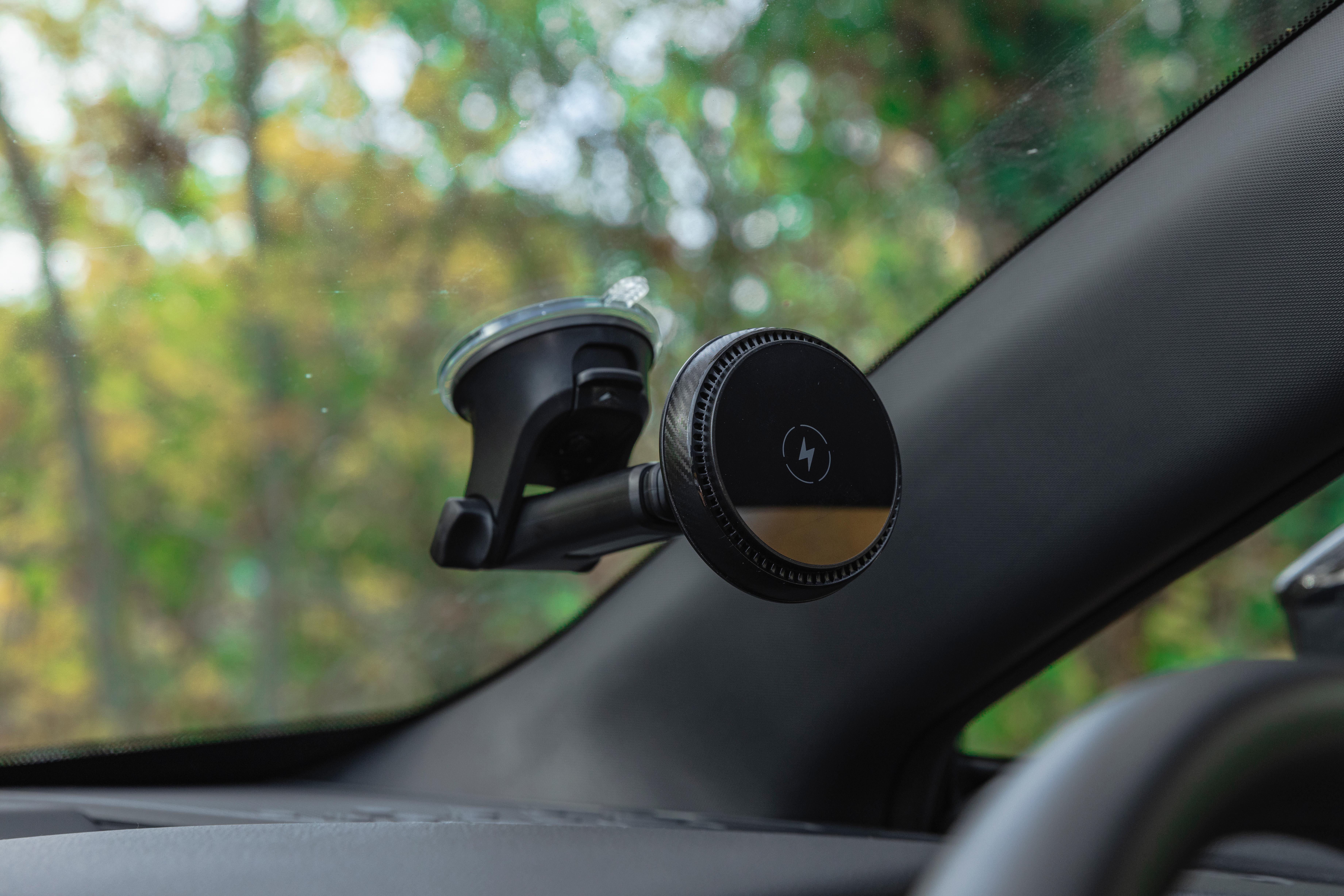 Halfords Advanced Wireless Windscreen and Dash Phone Holder