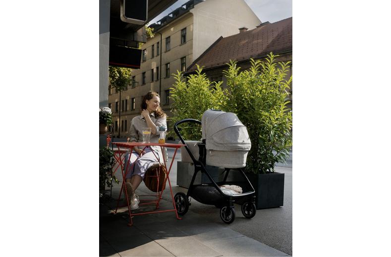 Nuna x BMW LYTL Carry Cot - Graphene Nuna x BMW LYTL Carry Cot - Graphene