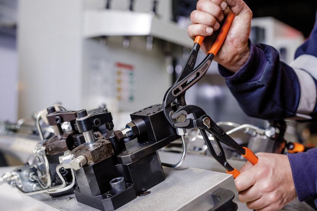 BAHCO 7224 SLIP JOINT PLIER 10IN Q/A CAP 61MM