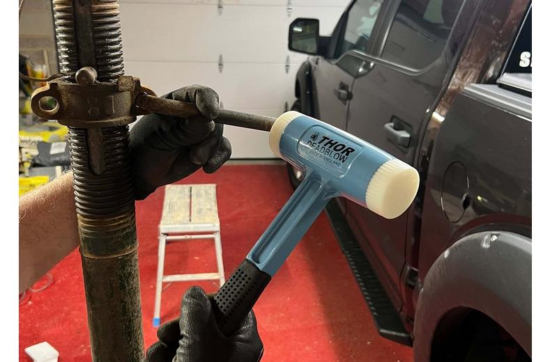 Thor 20-2020 Dead Blow Nylon Hammer 63mm 1.85kg (65oz) Thor 20-2020 Dead Blow Nylon Hammer 63mm 1.85kg (65oz)
