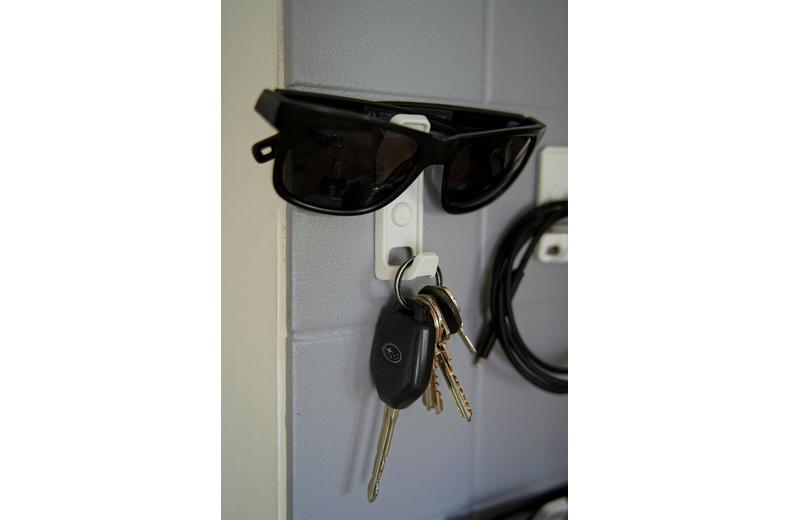 Superhooks Everyday Hook 3 Pack White Superhooks Everyday Hook 3 Pack White