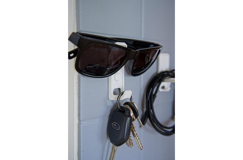 Superhooks Everyday Hook 3 Pack White Superhooks Everyday Hook 3 Pack White