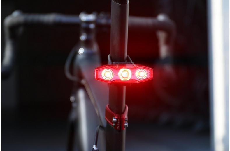 CatEye VIZ 300 Rear Bike Light CatEye VIZ 300 Rear Bike Light