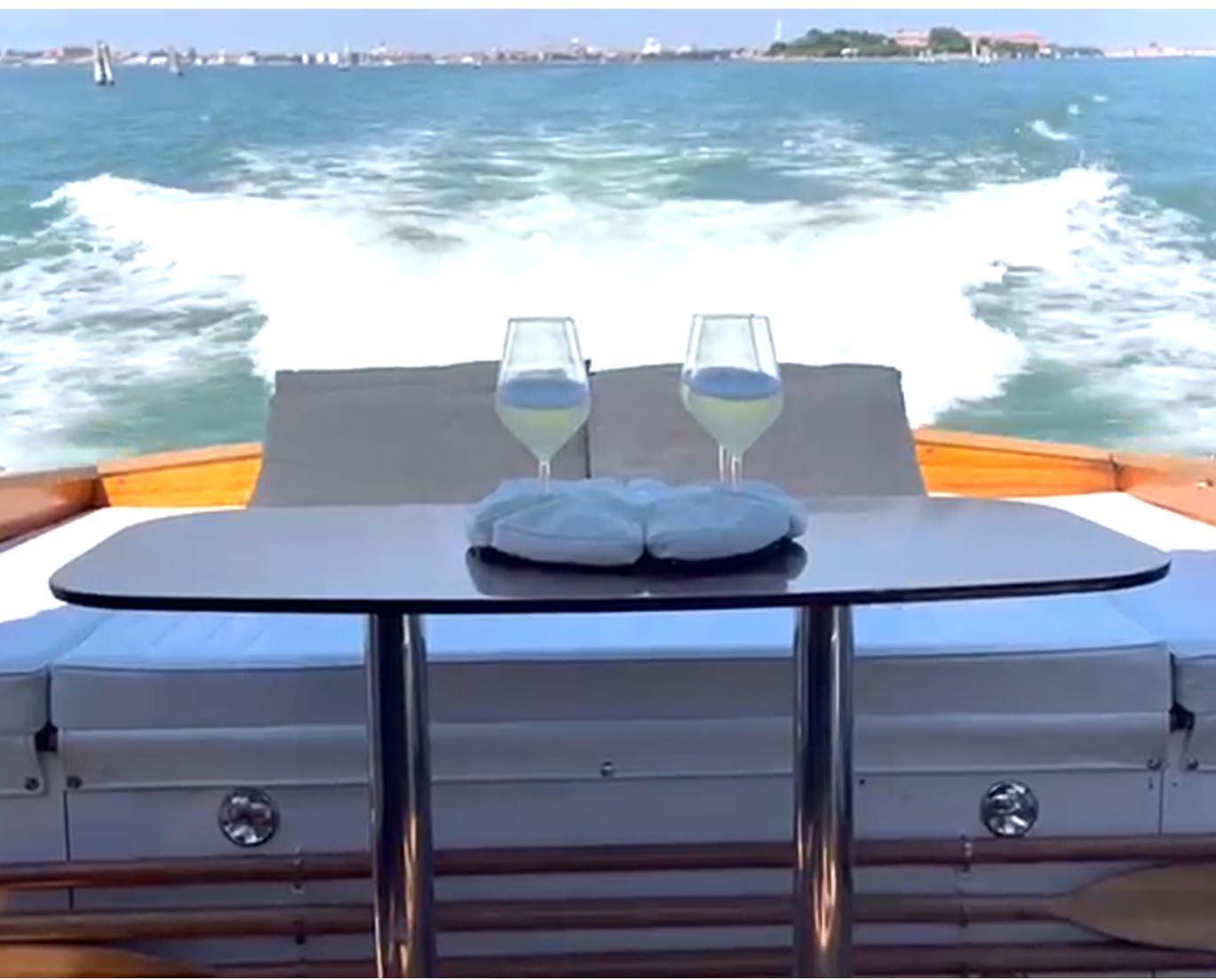 Glass Anchor Wine Glass Holder for camping and boats - White Leather