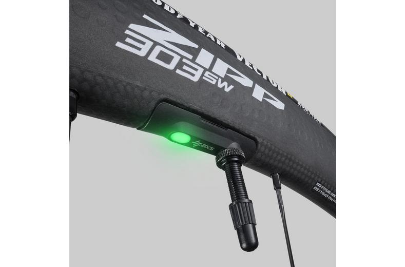 Zipp 303 SW Tubeless Disc Brake Wheel Zipp 303 SW Tubeless Disc Brake Wheel