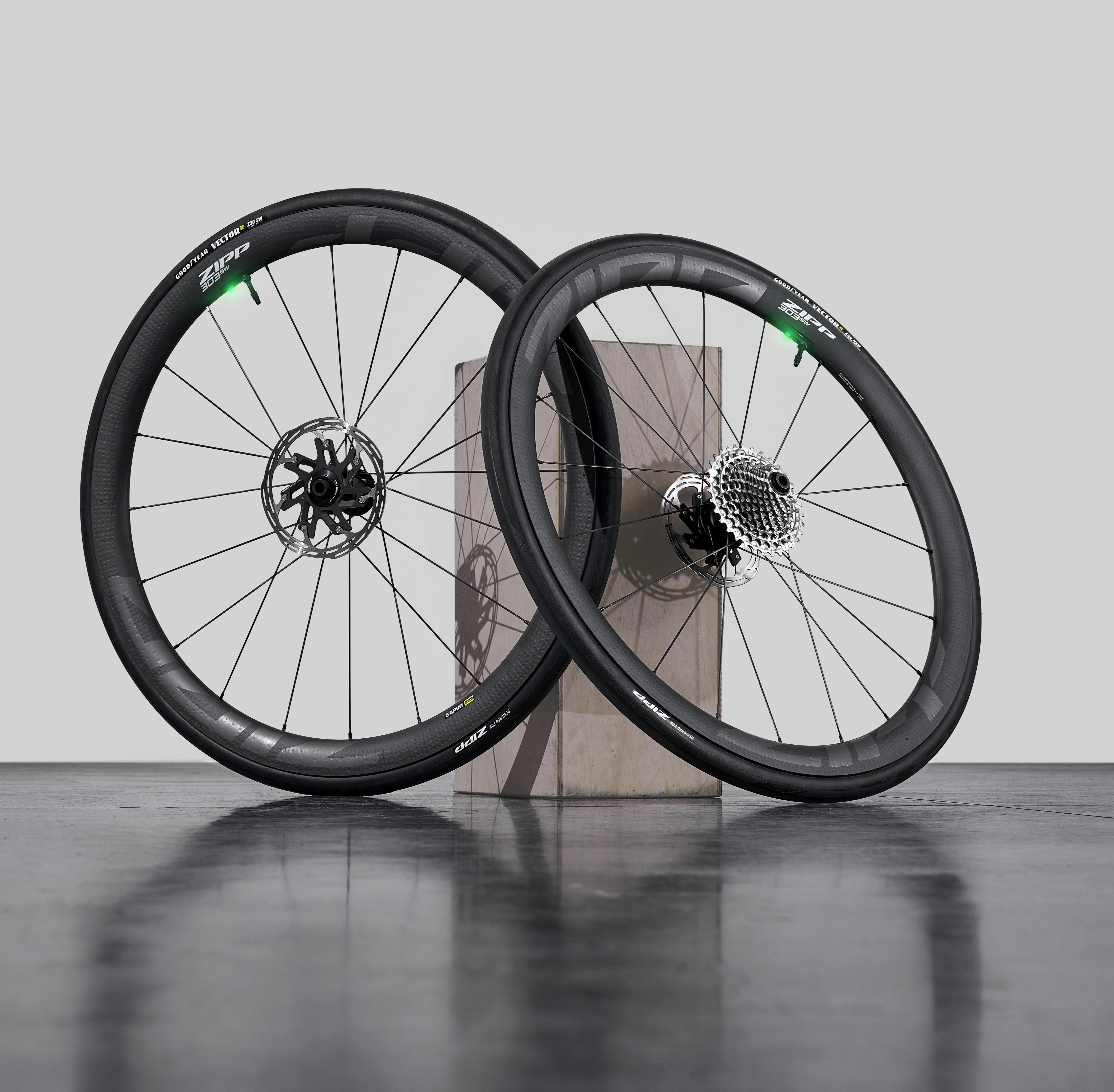 Zipp 303 SW Tubeless Disc Brake Wheel