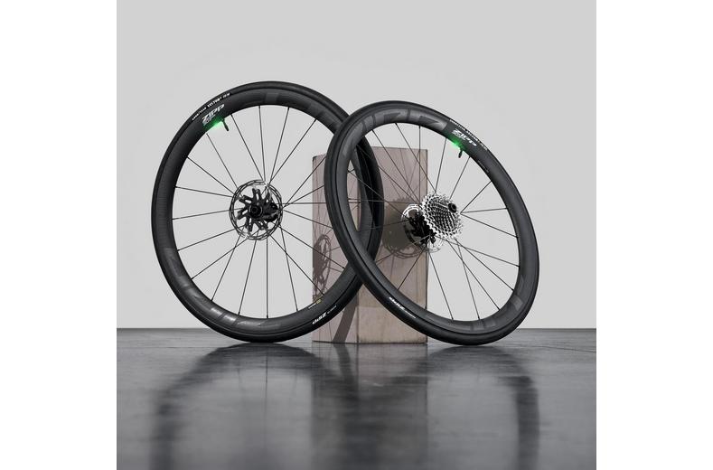 Zipp 303 SW Tubeless Disc Brake Wheel Zipp 303 SW Tubeless Disc Brake Wheel