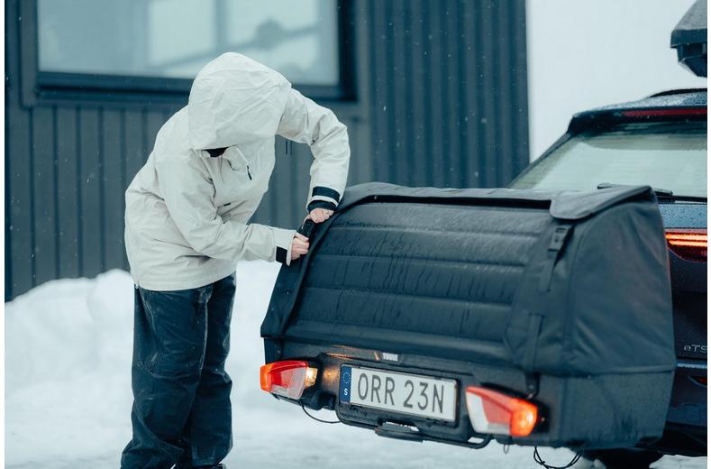 Thule Onto 2 Towbar Cargo Carrier Thule Onto 2 Towbar Cargo Carrier