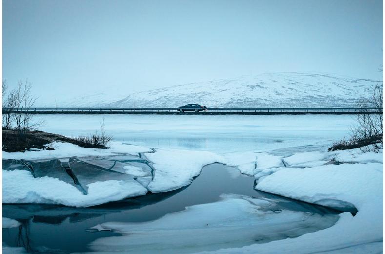 Thule Onto 2 Towbar Cargo Carrier Thule Onto 2 Towbar Cargo Carrier
