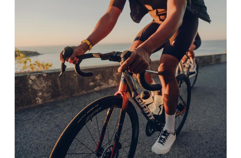 SRAM Rival AXS E1 Lever & Caliper, Right Front SRAM Rival AXS E1 Lever & Caliper, Right Front