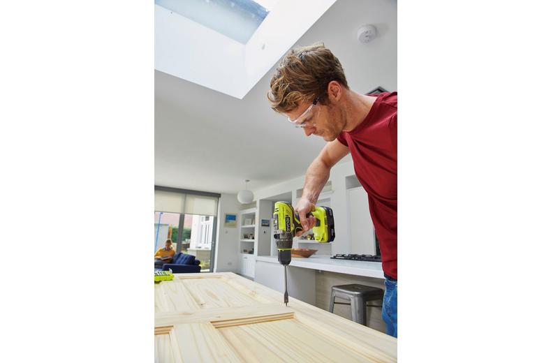 RYOBI 18V ONE+ Combi Drill Starter Kit (2x1.5Ah) RYOBI 18V ONE+ Combi Drill Starter Kit (2x1.5Ah)