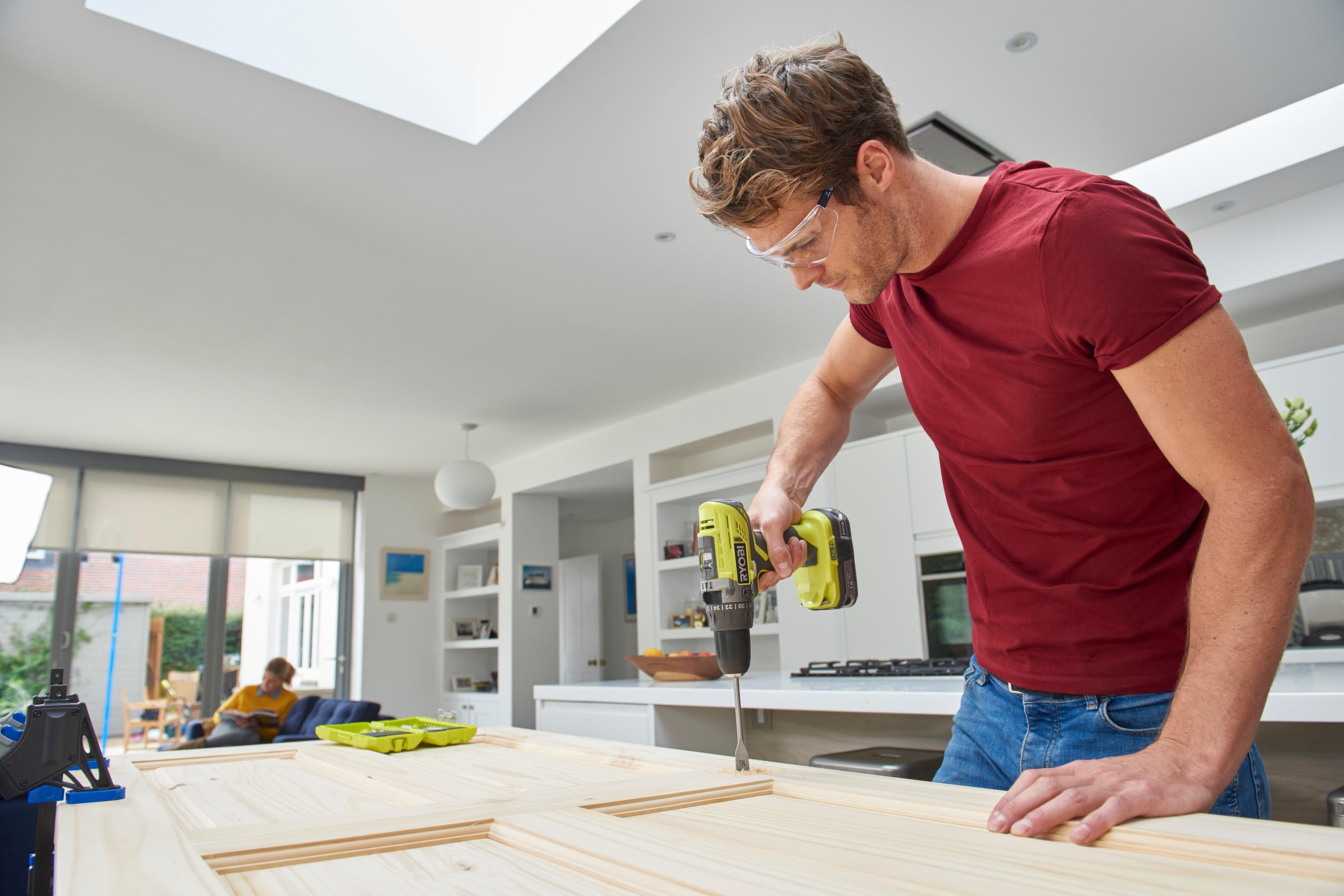 RYOBI 18V ONE+ Combi Drill Starter Kit (2x1.5Ah)