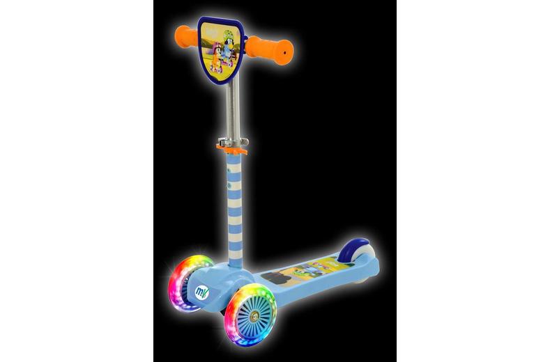 Bluey Mini Go Tilt Scooter with LEDS Bluey Mini Go Tilt Scooter with LEDS