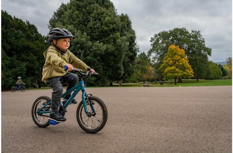 Carrera Cosmos Kids Bike - 14" Wheel - Blue Carrera Cosmos Kids Bike - 14" Wheel - Blue