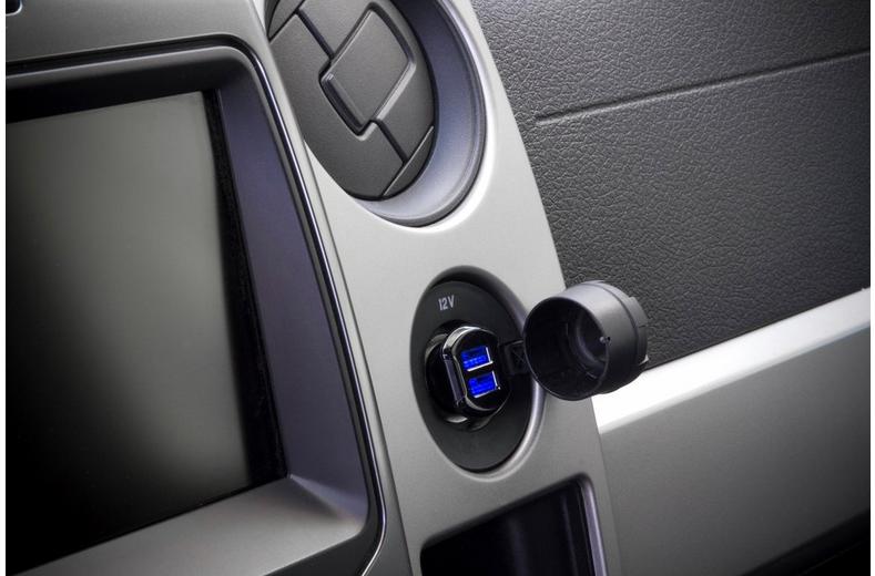 Scosche ReVolt Dual Port 12-Watt USB Car Charger Scosche ReVolt Dual Port 12-Watt USB Car Charger