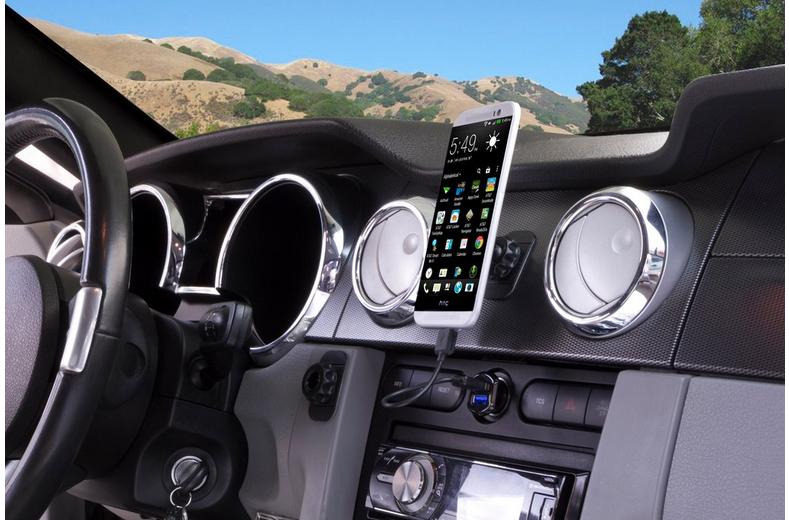 Scosche ReVolt Dual Port 12-Watt USB Car Charger Scosche ReVolt Dual Port 12-Watt USB Car Charger