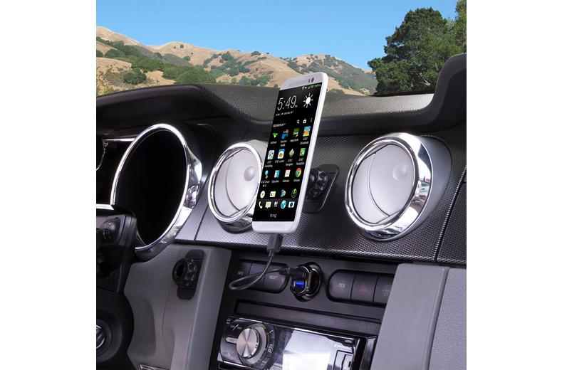 Scosche ReVolt Dual Port 12-Watt USB Car Charger Scosche ReVolt Dual Port 12-Watt USB Car Charger