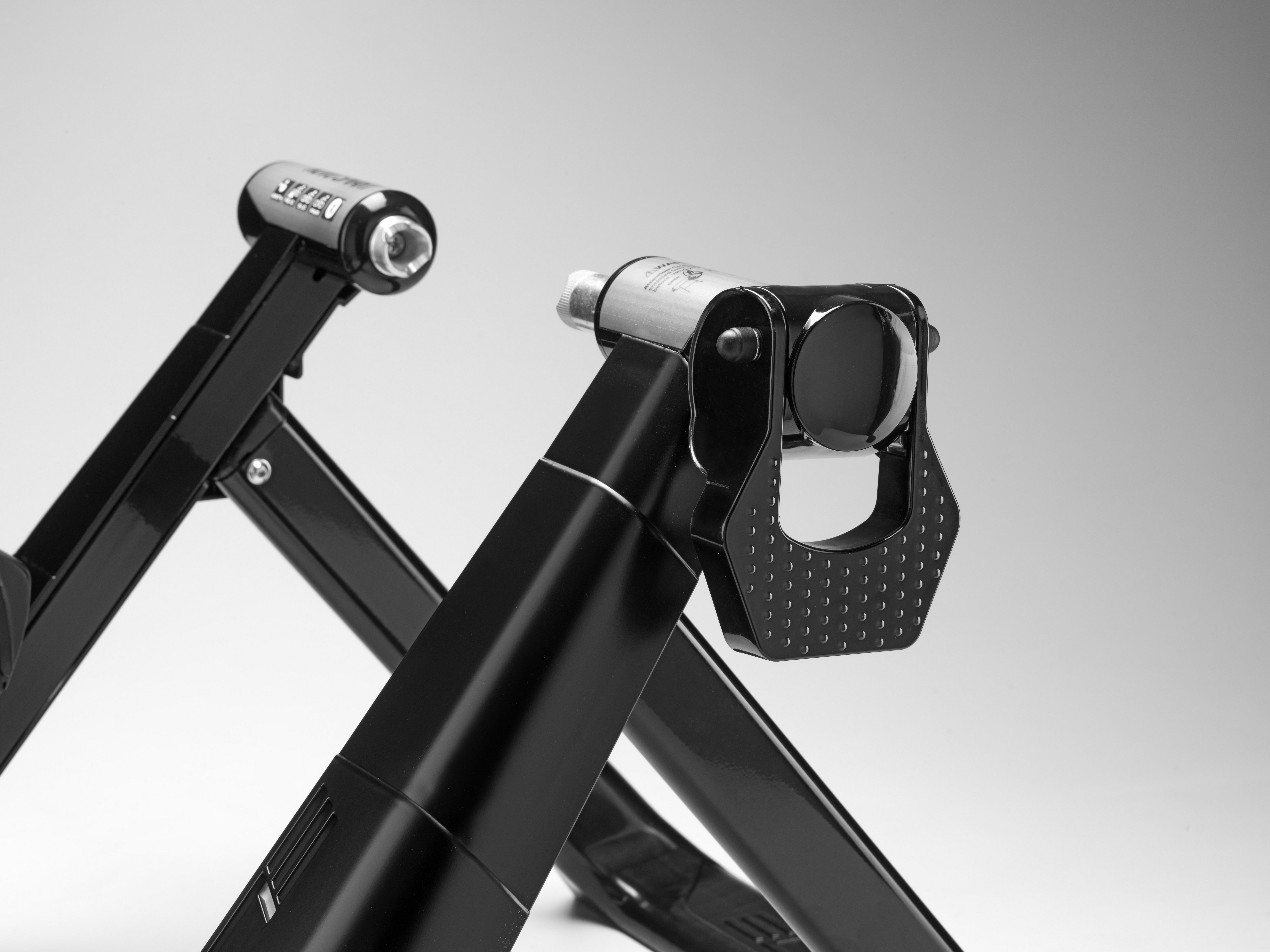 Elite Novo Smart Turbo Trainer Halfords UK