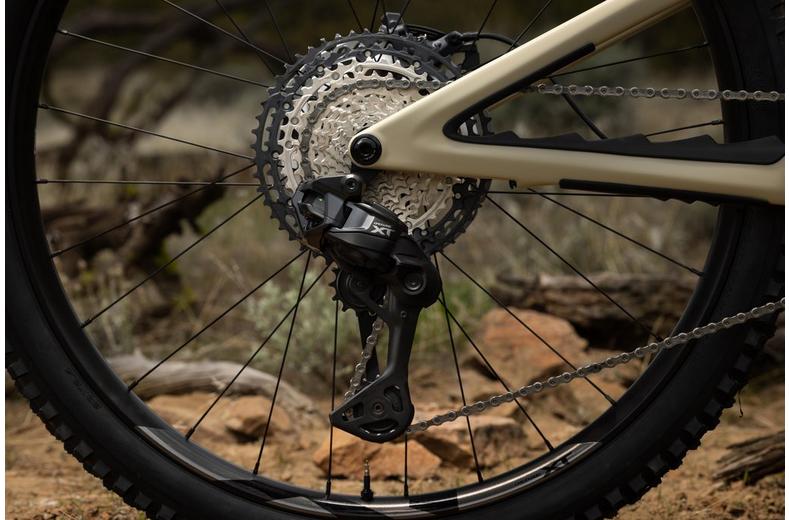 Shimano XT RD-M8250 Di2 12 Speed Rear Derailleur Shimano XT RD-M8250 Di2 12 Speed Rear Derailleur