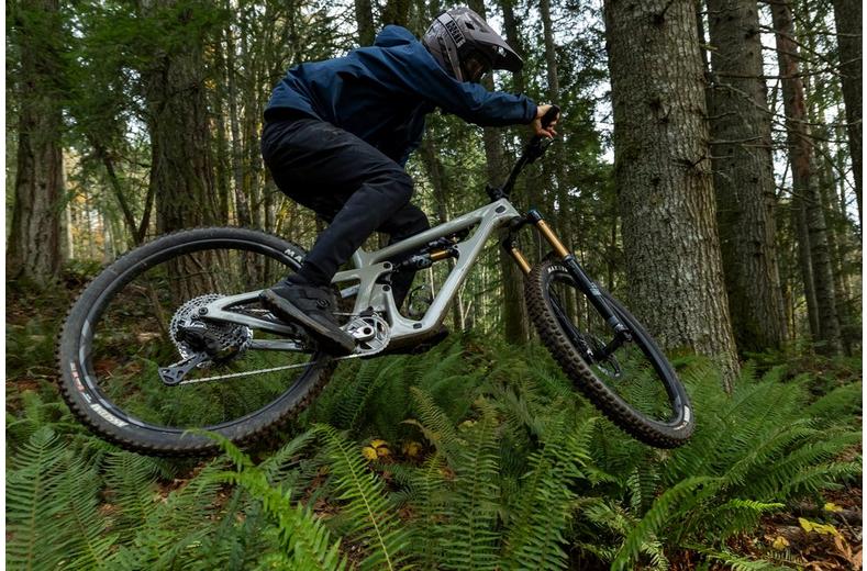 Shimano XTR M9220 29er Enduro Carbon Wheel Shimano XTR M9220 29er Enduro Carbon Wheel