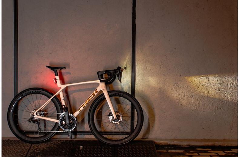 Titan Max 1700Lm Light, Remote Titan Max 1700Lm Light, Remote