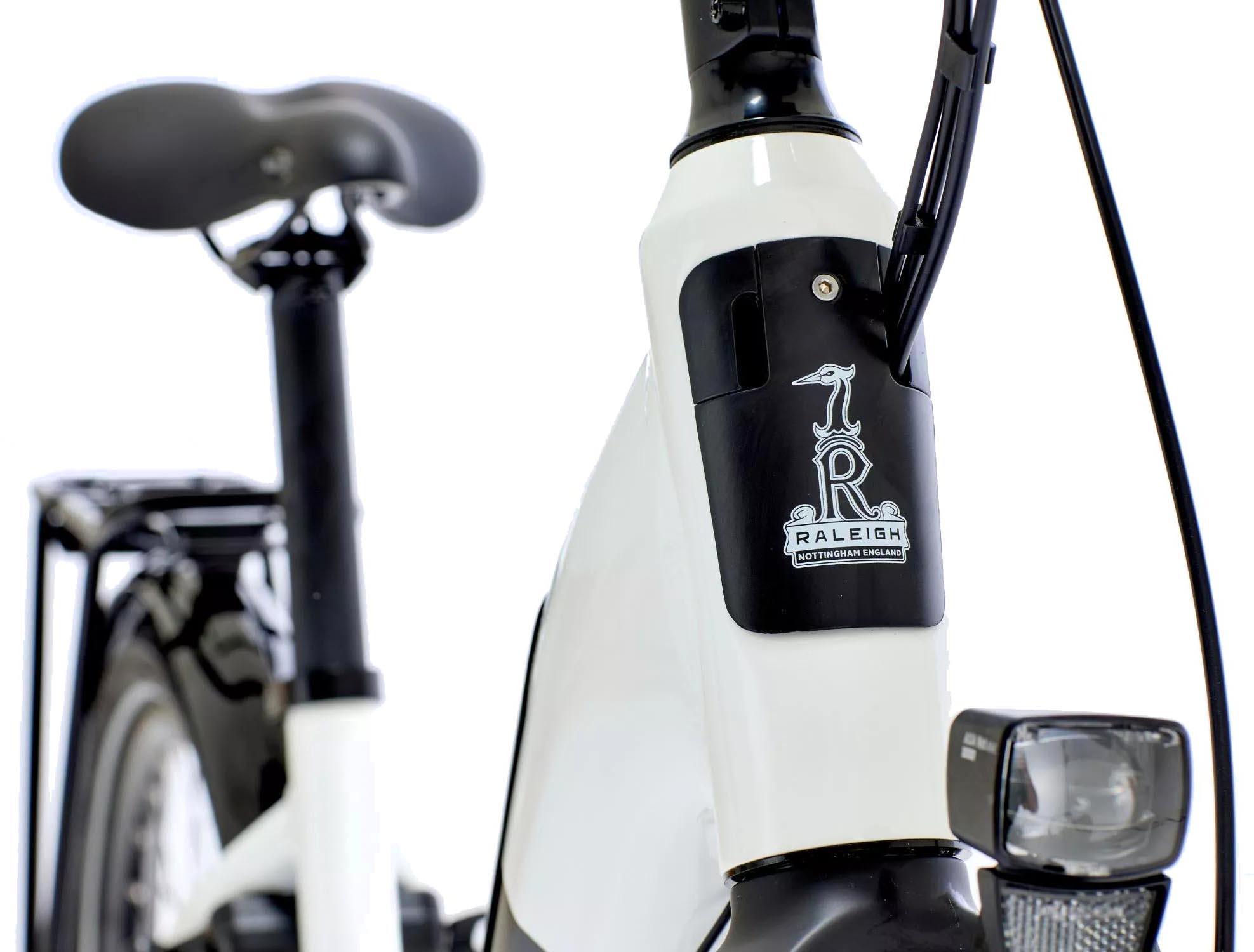 Raleigh Motus Sparkling White Electric Hybrid Bike - M Frame