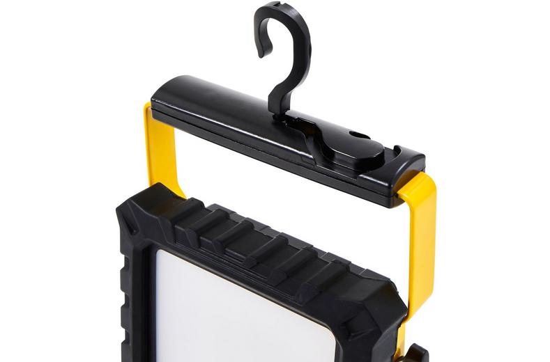 Stanley 1000 Lumens Rechargeable Worklight with Rubber Bezel Surround. IP65. USB-C Stanley 1000 Lumens Rechargeable Worklight with Rubber Bezel Surround. IP65. USB-C