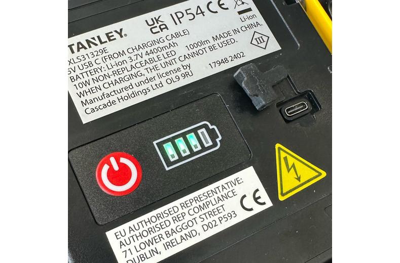 Stanley 1000 Lumens Rechargeable Worklight with Rubber Bezel Surround. IP65. USB-C Stanley 1000 Lumens Rechargeable Worklight with Rubber Bezel Surround. IP65. USB-C