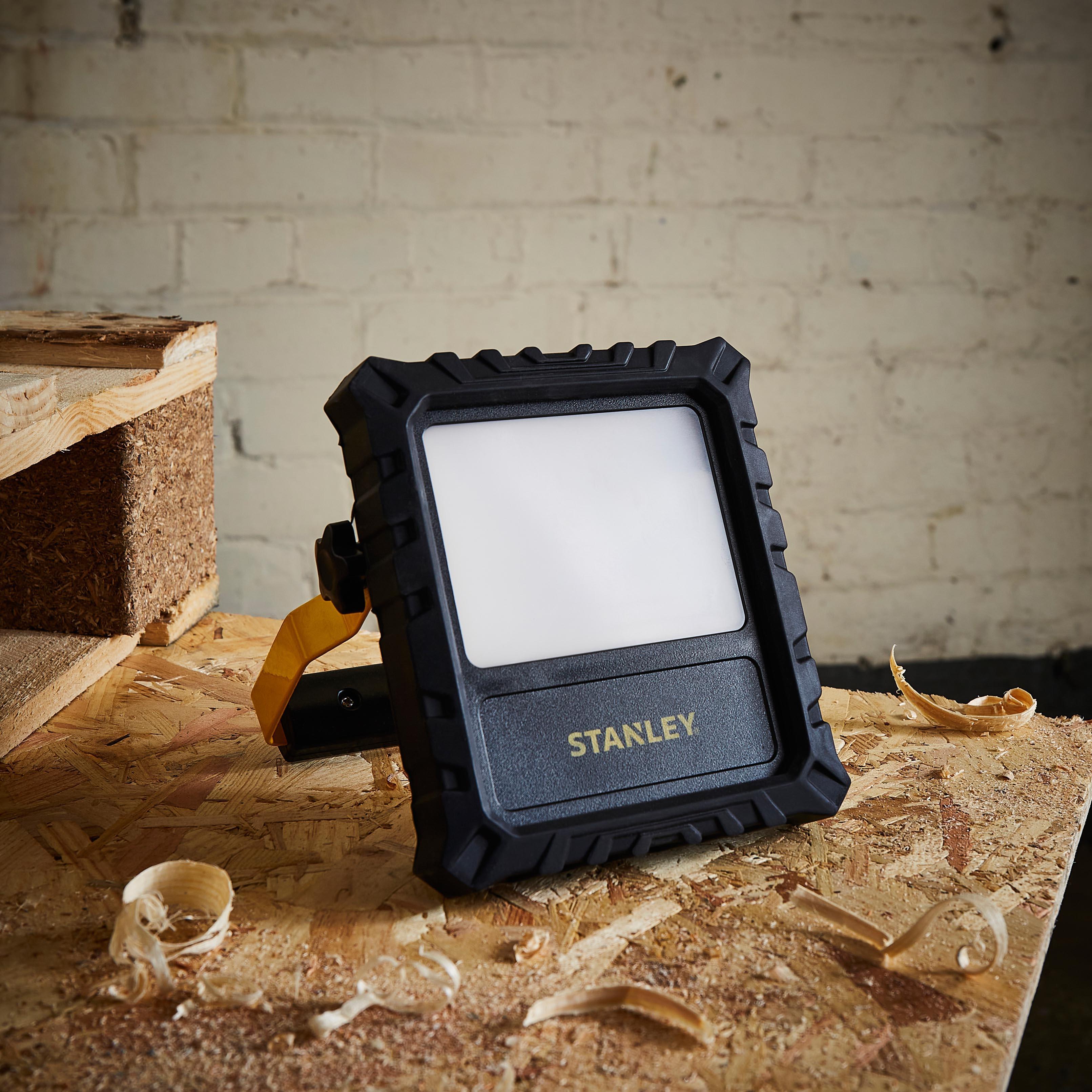 Stanley 1000 Lumens Rechargeable Worklight with Rubber Bezel Surround. IP65. USB-C