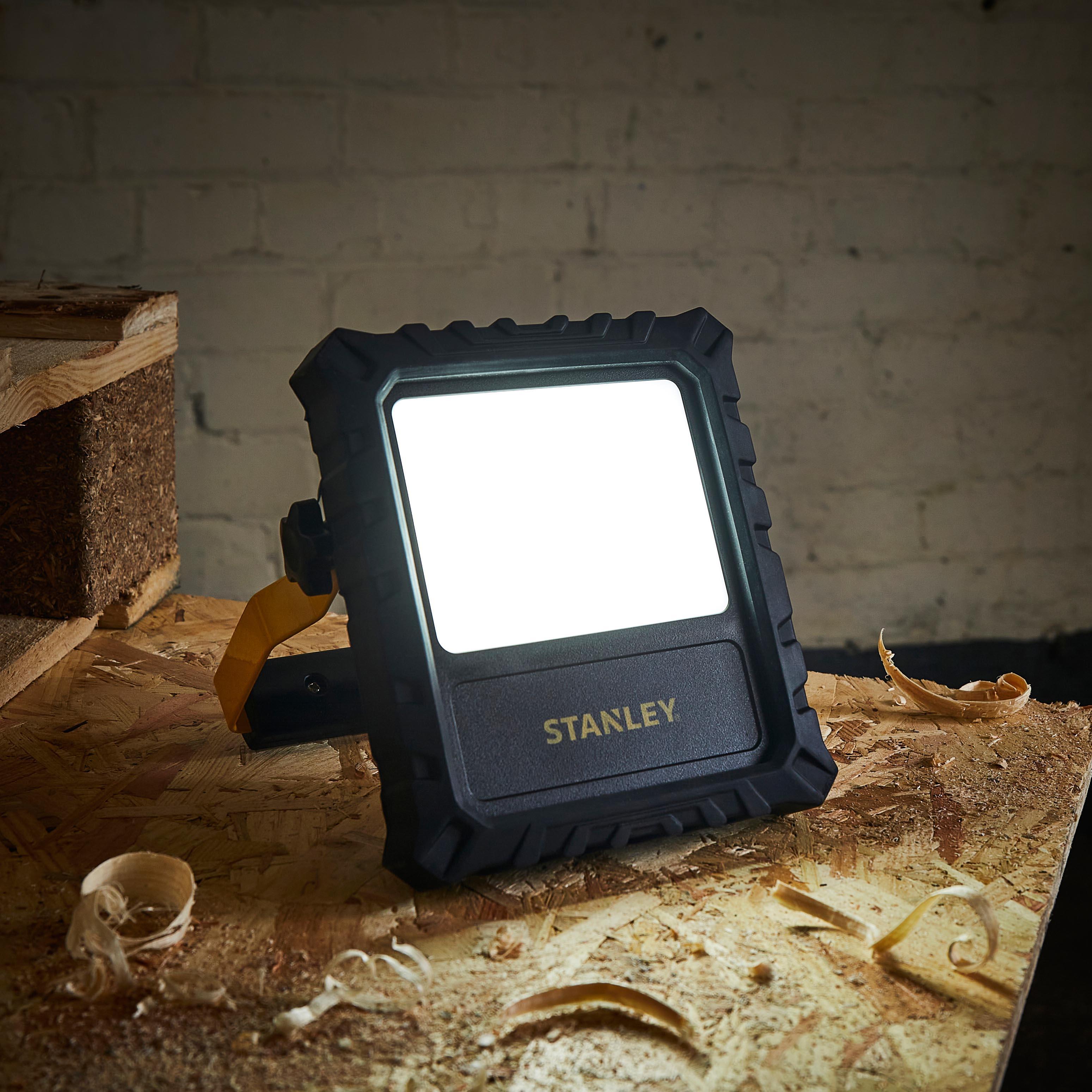 Stanley 1000 Lumens Rechargeable Worklight with Rubber Bezel Surround. IP65. USB-C