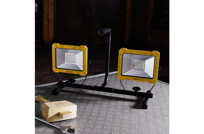 Stanley Twin Tripod Area Worklight Stanley Twin Tripod Area Worklight