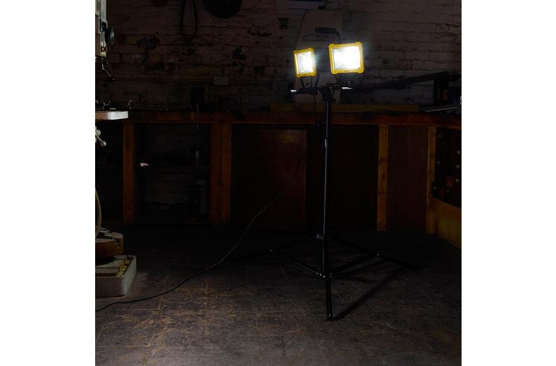 Stanley Twin Tripod Area Worklight Stanley Twin Tripod Area Worklight
