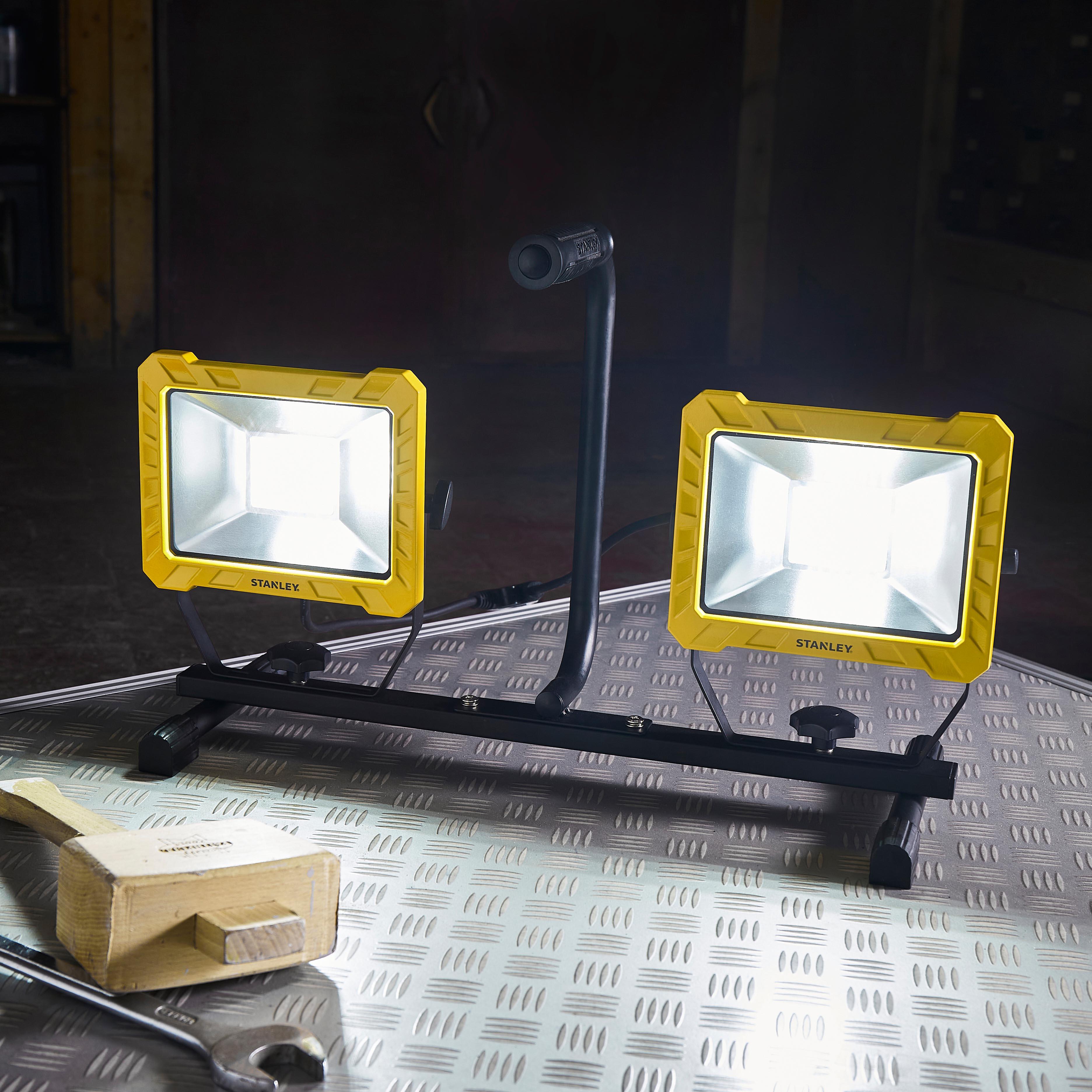 Stanley Twin Tripod Area Worklight