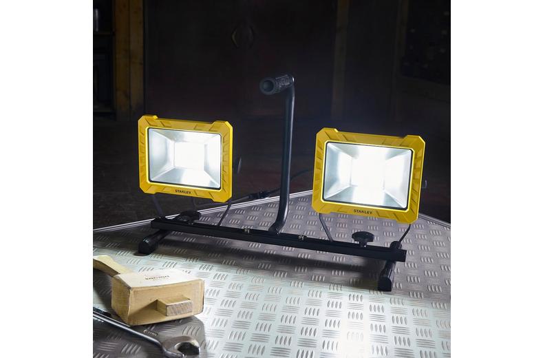 Stanley Twin Tripod Area Worklight Stanley Twin Tripod Area Worklight