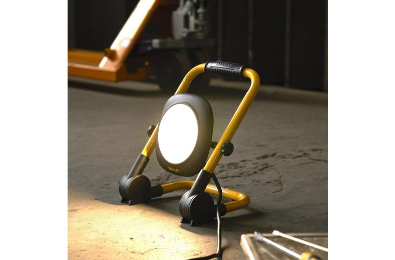 Stanley 30W Folding Worklight. 2700 Lumens. IP44. Stanley 30W Folding Worklight. 2700 Lumens. IP44.