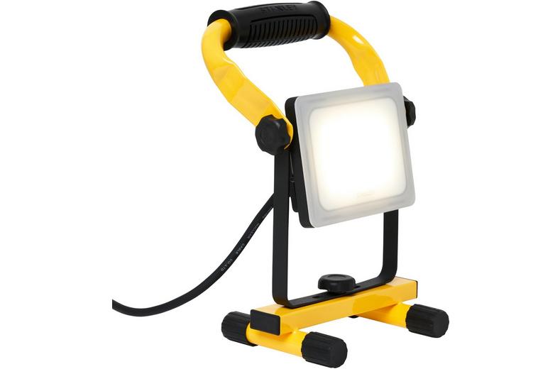 Stanley 20W Folding Worklight with Frosted Lens. 1800 Lumens. IP44. Stanley 20W Folding Worklight with Frosted Lens. 1800 Lumens. IP44.