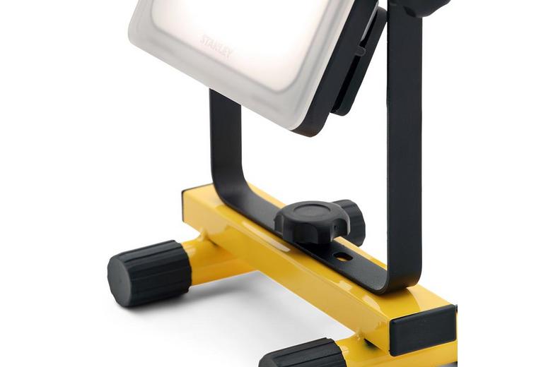 Stanley 20W Folding Worklight with Frosted Lens. 1800 Lumens. IP44. Stanley 20W Folding Worklight with Frosted Lens. 1800 Lumens. IP44.