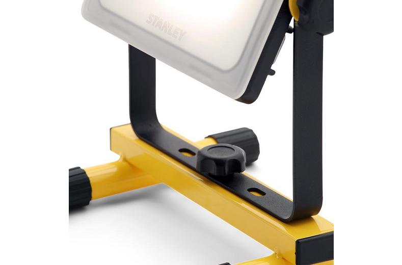 Stanley 30W Folding Worklight with Frosted Lens. 2700 Lumens. IP44. Stanley 30W Folding Worklight with Frosted Lens. 2700 Lumens. IP44.