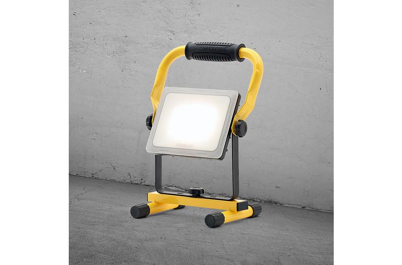 Stanley 30W Folding Worklight with Frosted Lens. 2700 Lumens. IP44. Stanley 30W Folding Worklight with Frosted Lens. 2700 Lumens. IP44.