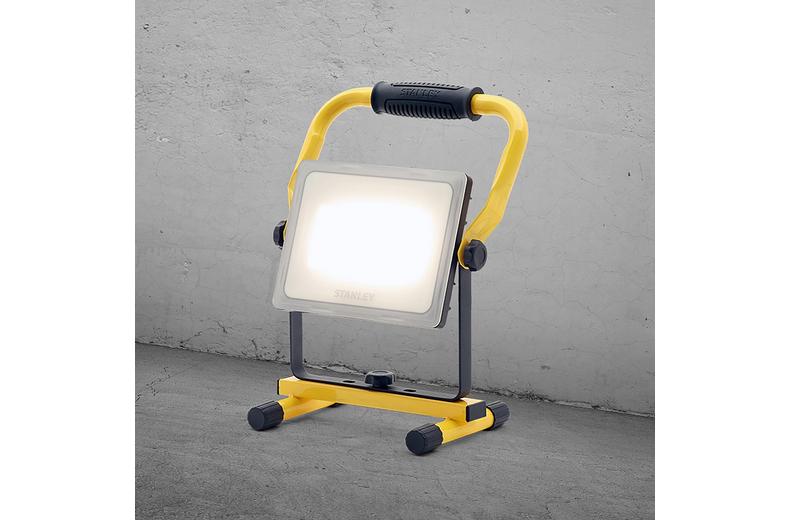 Stanley 50W Folding Worklight with Frosted Lens. 4500 Lumens. IP44. Stanley 50W Folding Worklight with Frosted Lens. 4500 Lumens. IP44.