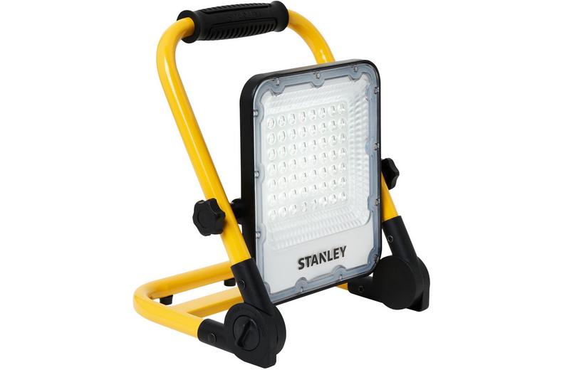 Stanley 2200 Lumen Slimline Rechargeable Worklight. IP65. DC to USB-A Stanley 2200 Lumen Slimline Rechargeable Worklight. IP65. DC to USB-A