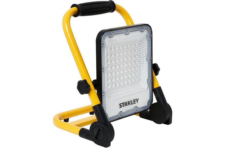Stanley 2200 Lumen Slimline Rechargeable Worklight. IP65. DC to USB-A Stanley 2200 Lumen Slimline Rechargeable Worklight. IP65. DC to USB-A