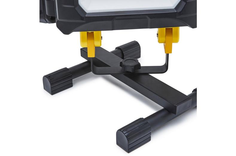 Stanley 50W Mains Powered Multi-Directional Worklight. Tripod Mountable. IP54. 4500 Lumens. Stanley 50W Mains Powered Multi-Directional Worklight. Tripod Mountable. IP54. 4500 Lumens.