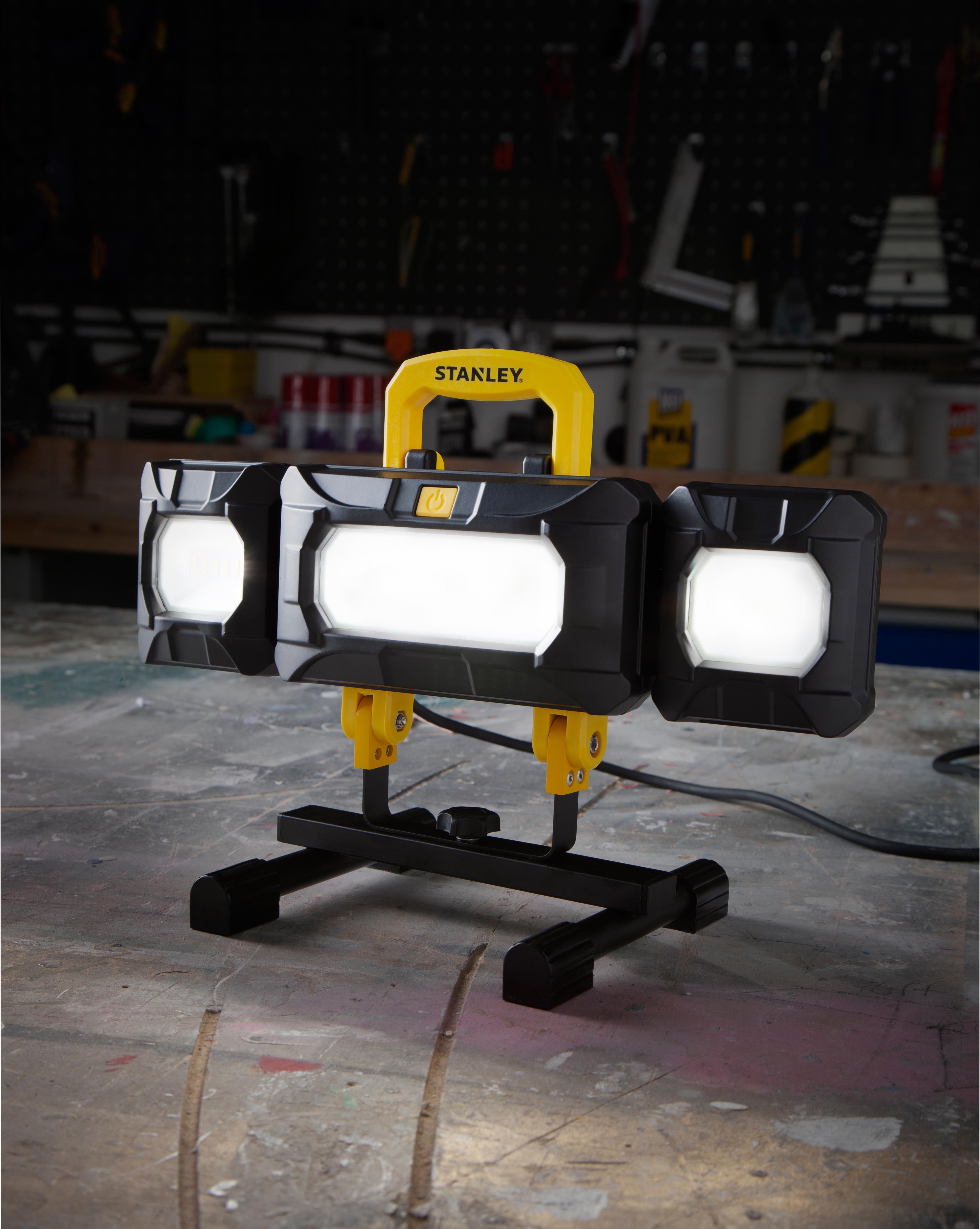 Stanley 50W Mains Powered Multi-Directional Worklight. Tripod Mountable. IP54. 4500 Lumens.